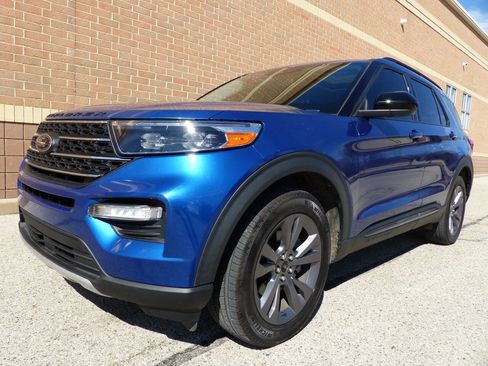 Used 2022 Ford Explorer XLT w/ Equipment Group 202A AWD/4WD image 5
