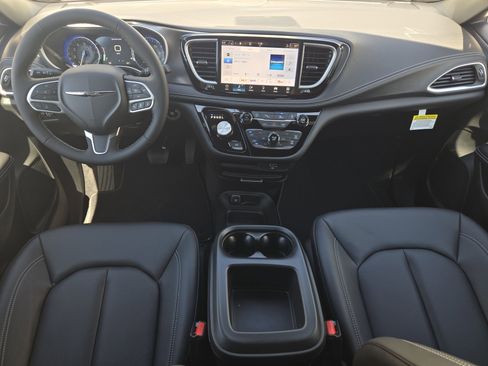 New 2026 Chrysler Pacifica Select image 20