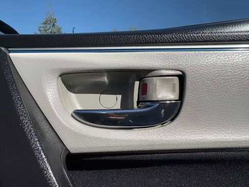 Used 2015 Toyota Corolla LE image 29