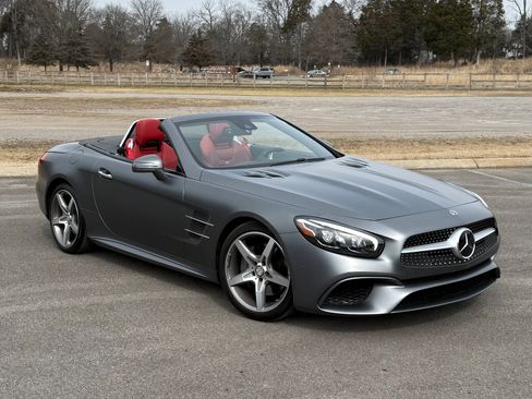 Used 2019 Mercedes-Benz SL 550 image 1