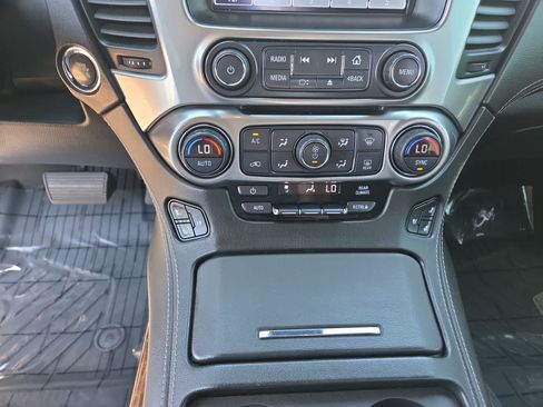 Used 2019 Chevrolet Suburban Premier AWD/4WD image 25