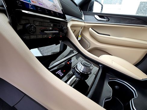 New 2025 Jeep Grand Cherokee L Limited image 15