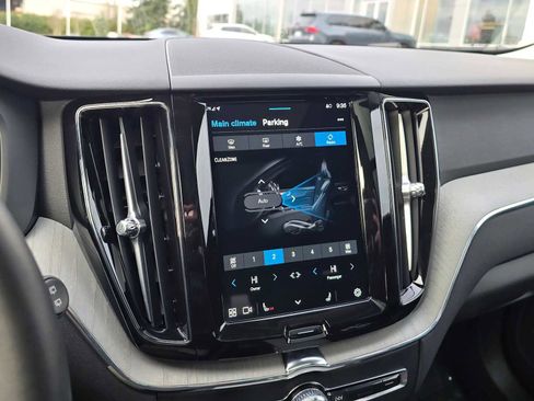 Used 2025 Volvo XC60 B5 Plus image 26