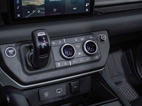 Used 2023 Land Rover Defender 110 X-Dynamic SE image 29