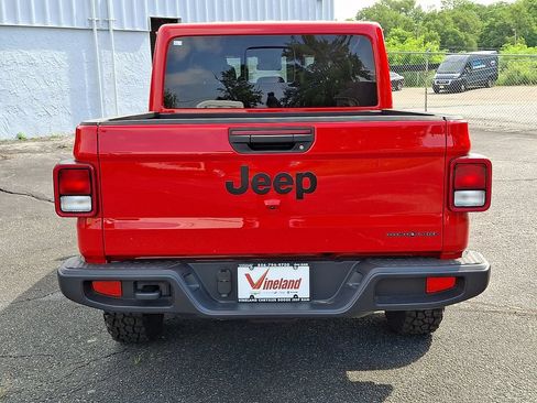 Used 2025 Jeep Gladiator Sport AWD/4WD image 5