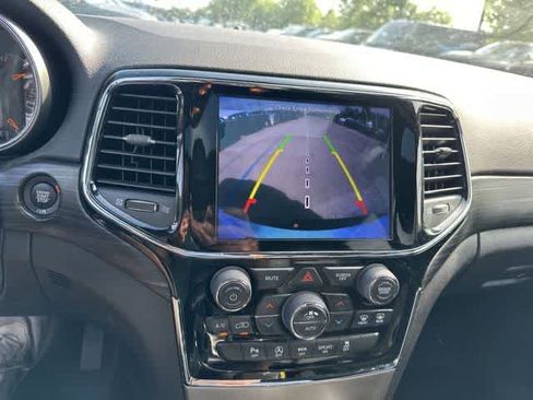 Used 2019 Jeep Grand Cherokee Altitude AWD/4WD image 10