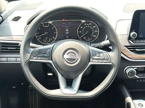 Used 2025 Nissan Altima 2.5 SV FWD image 27