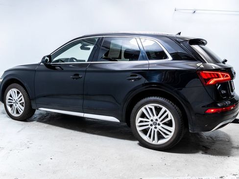 Used 2019 Audi Q5 2.0T Premium Plus w/ Premium Plus Package AWD/4WD image 2