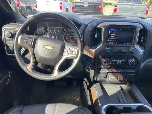 Used 2020 Chevrolet Silverado 1500 High Country w/ Technology Package image 11