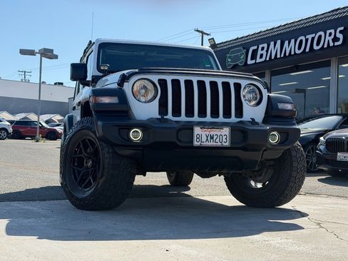 Used 2018 Jeep Wrangler Unlimited Sport AWD/4WD image 2
