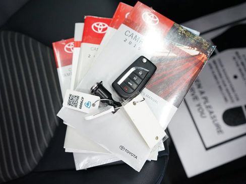 Used 2019 Toyota Camry SE FWD image 52
