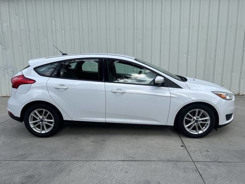 Used 2017 Ford Focus SE image 2