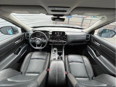 Used 2024 Nissan Pathfinder SL image 14