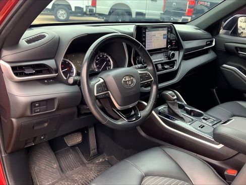 Used 2022 Toyota Highlander XSE FWD image 18
