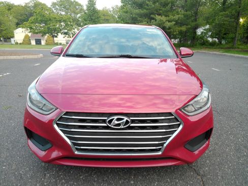 Used 2022 Hyundai Accent SE w/ Cargo Package FWD image 3