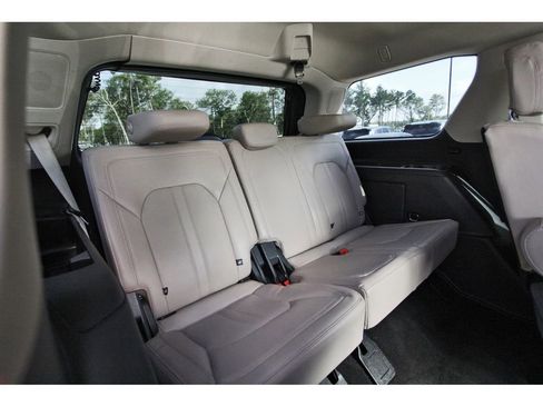 Used 2023 Ford Expedition Limited RWD image 10