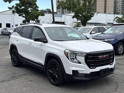 Used 2023 GMC Terrain SLE w/ Elevation Edition FWD image 1