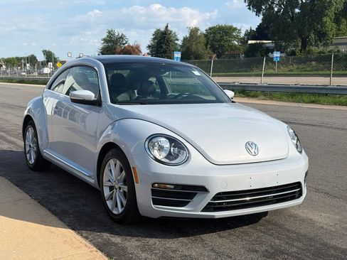 Used 2019 Volkswagen Beetle 2.0T SE FWD image 2