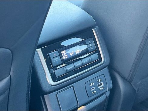 Used 2025 Subaru Ascent Onyx Edition image 24