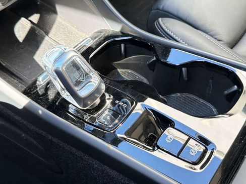 Used 2023 Volvo XC40 B5 Ultimate w/ Protection Package Premier image 18