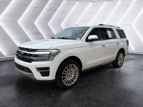 Used 2024 Ford Expedition Limited RWD image 3