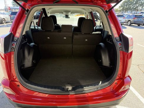 Used 2017 Toyota RAV4 LE image 18