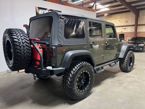 Used 2015 Jeep Wrangler Unlimited Rubicon w/ Connectivity Group image 3