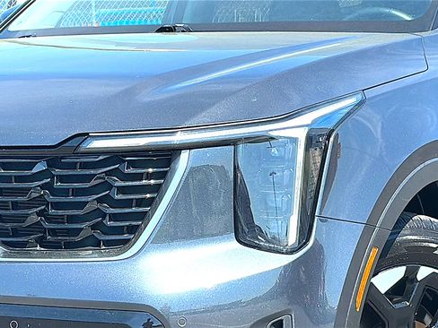 Used 2024 Kia Sorento S image 4