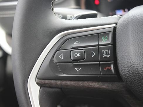 Used 2023 Jeep Grand Cherokee Limited AWD/4WD image 17