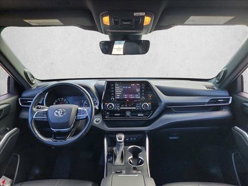 Used 2021 Toyota Highlander XSE image 19