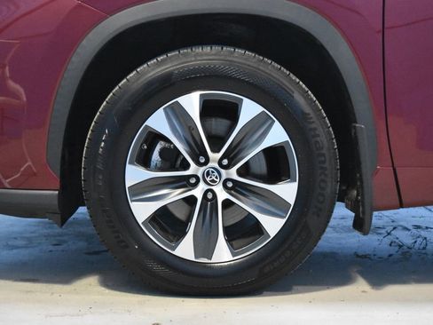 Used 2021 Toyota Highlander XLE image 30