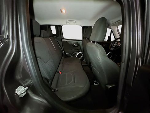 Used 2018 Jeep Renegade Latitude image 21