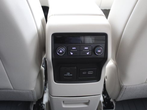 Certified 2023 GMC Acadia Denali w/ Denali Ultimate Package AWD/4WD image 16