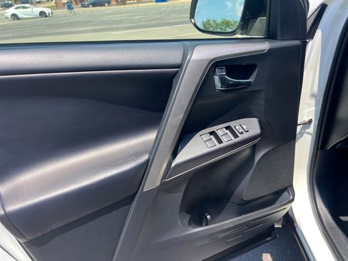 Used 2018 Toyota RAV4 XLE FWD image 36