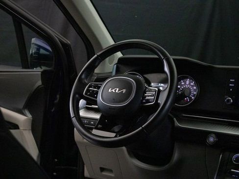 Used 2024 Kia Carnival LX FWD image 15