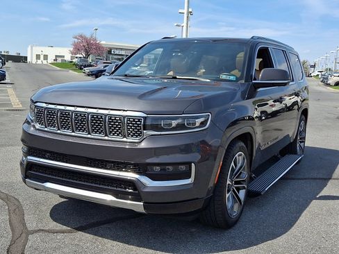 Used 2022 Jeep Grand Wagoneer Series III AWD/4WD image 3