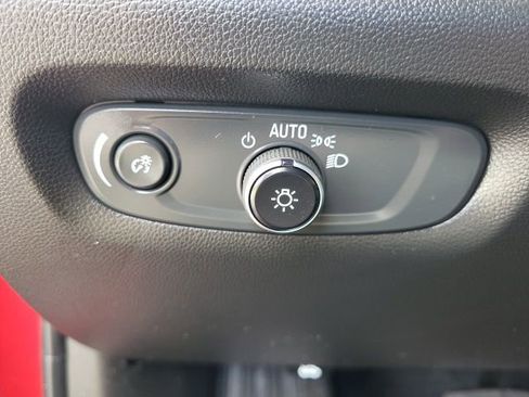 Used 2023 Chevrolet Traverse LT image 43