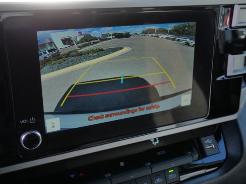 Used 2025 Toyota Tundra SR5 AWD/4WD image 32