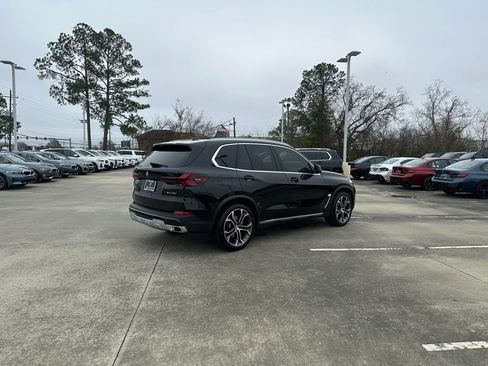 Certified 2025 BMW X5 sDrive40i w/ Climate Comfort Package image 3
