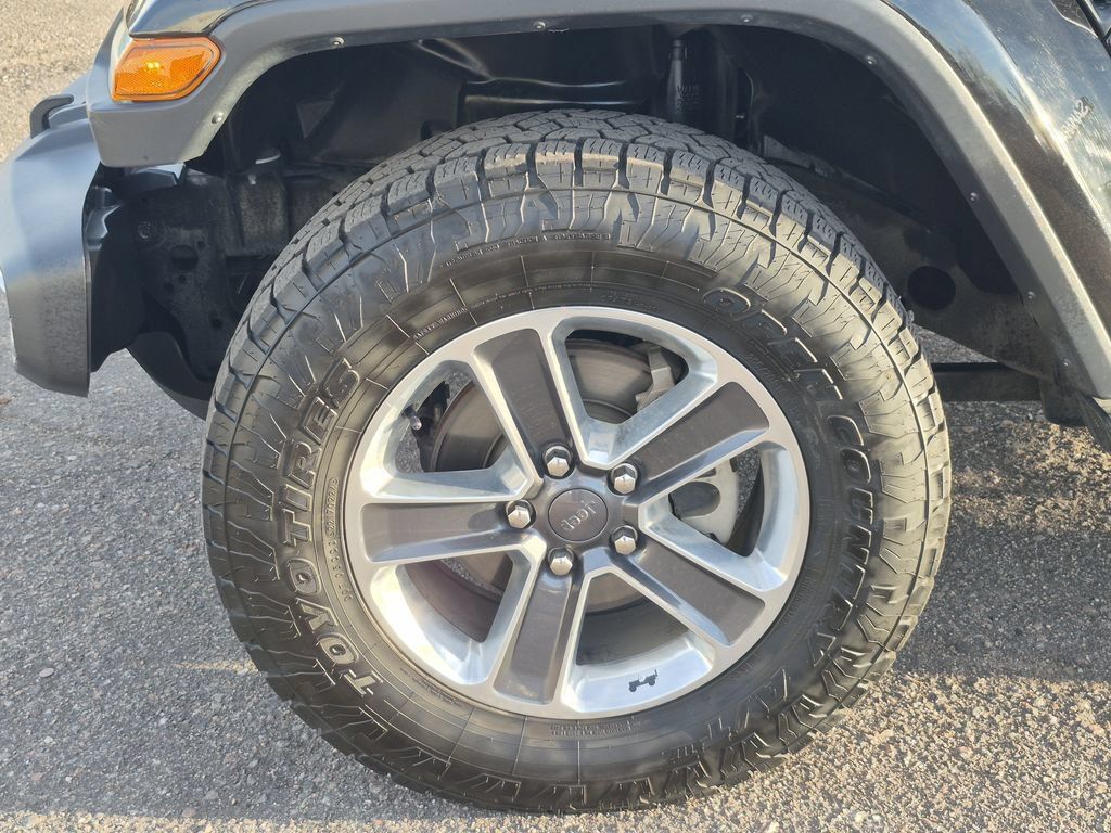 Used 2018 Jeep Wrangler Unlimited Sahara AWD/4WD image 19