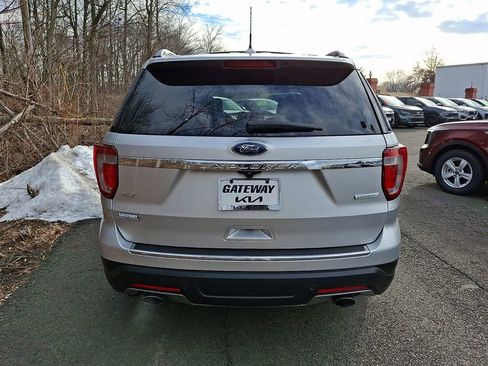 Used 2018 Ford Explorer XLT w/ Equipment Group 202A image 5