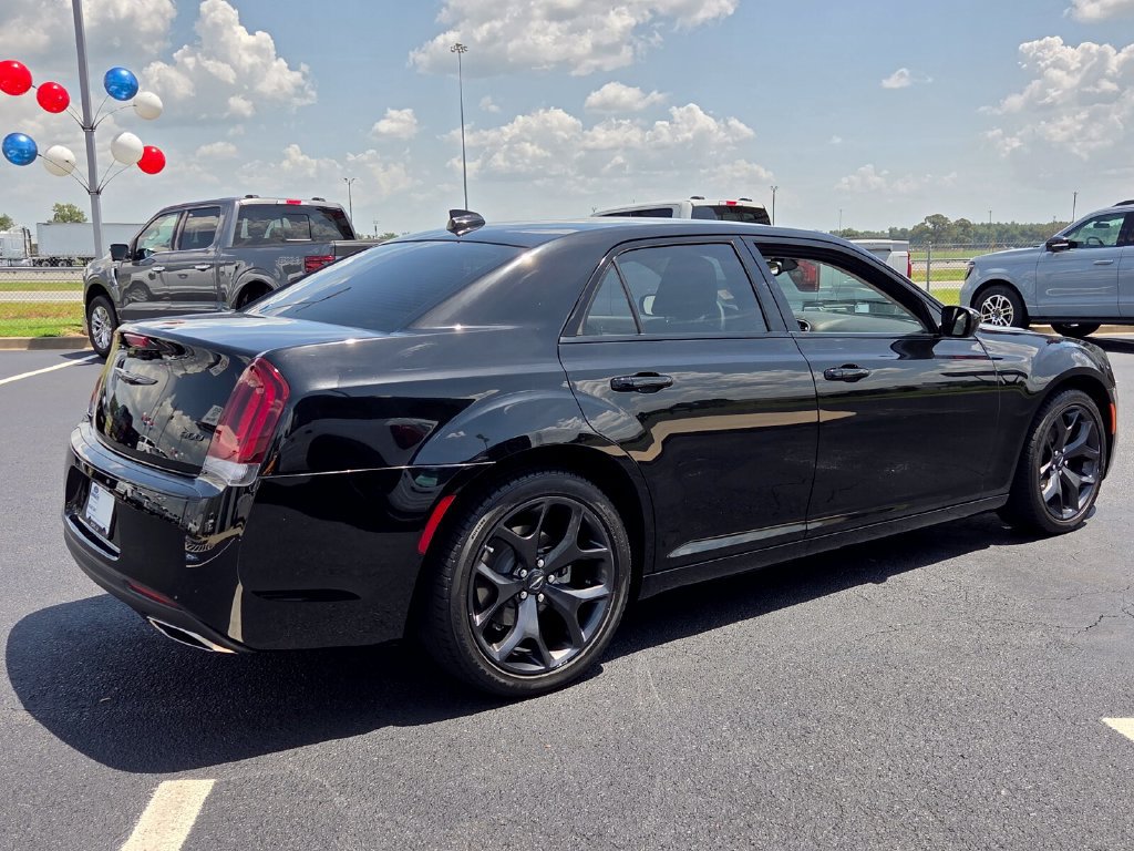 Used 2023 Chrysler 300 Touring w/ Sport Appearance Package RWD image 12