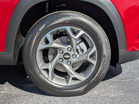 New 2026 Chevrolet Trax LT w/ Driver Confidence Package image 32