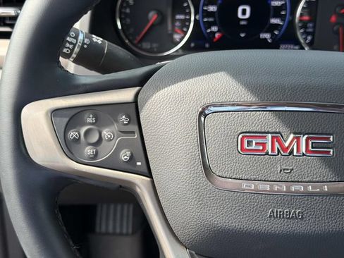 Used 2023 GMC Acadia Denali w/ Denali Ultimate Package FWD image 29