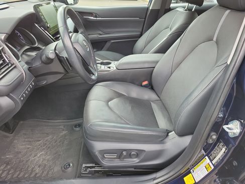 Used 2022 Toyota Camry XSE image 3