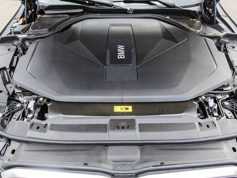 Used 2025 BMW i5 eDrive40i w/ M Sport Package image 27