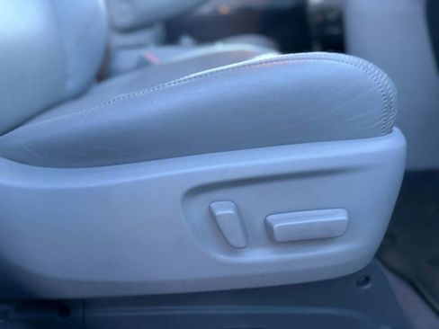 Used 2019 Toyota Sienna XLE w/ XLE Navigation Package image 18