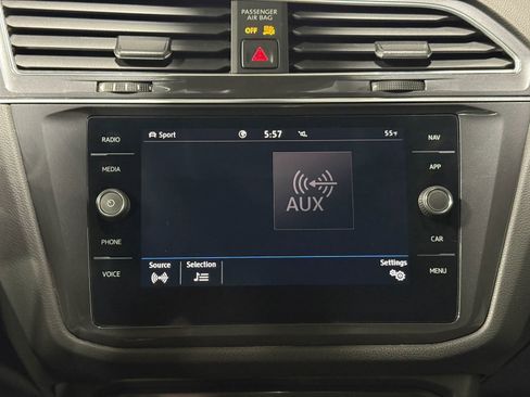 Used 2020 Volkswagen Tiguan S image 38