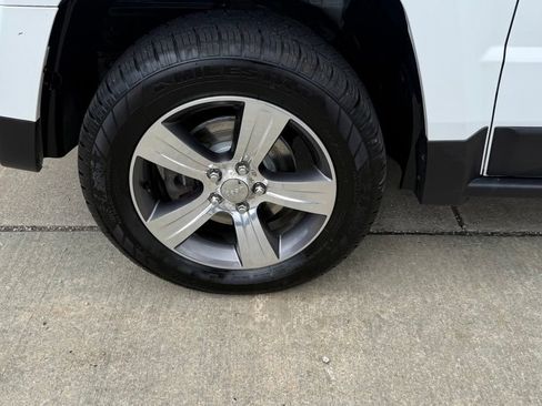 Used 2017 Jeep Patriot High Altitude AWD/4WD image 13