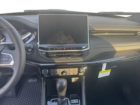 New 2026 Jeep Compass Latitude image 11